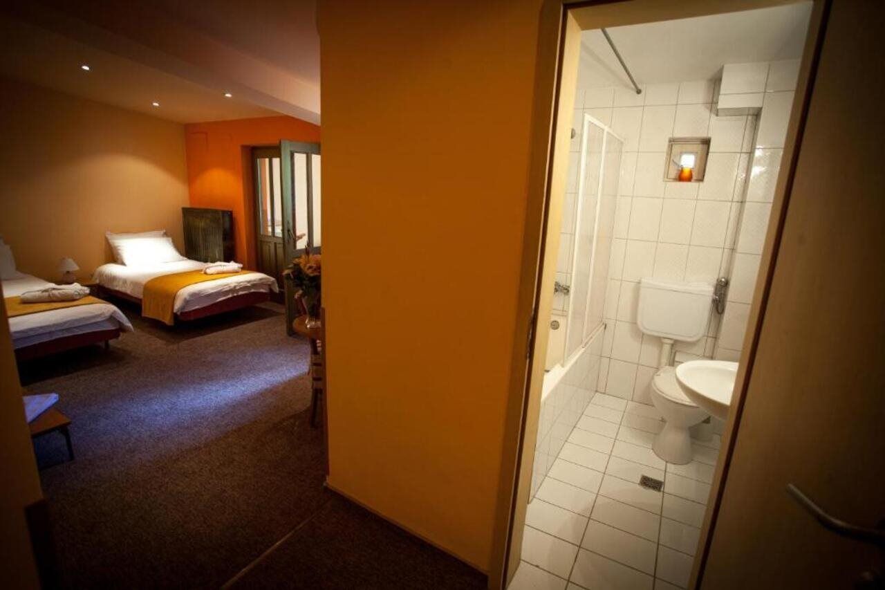 Deja Vu Guesthouse Kaloşvar Dış mekan fotoğraf